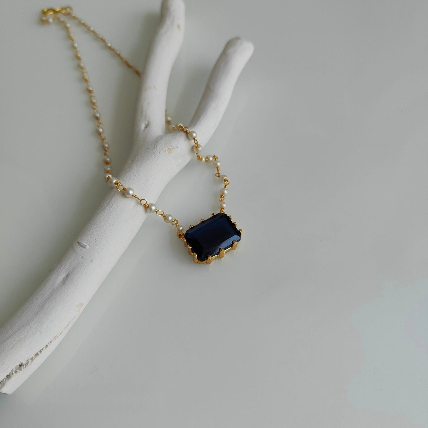 Juliet Pendant (Pearl Chain)