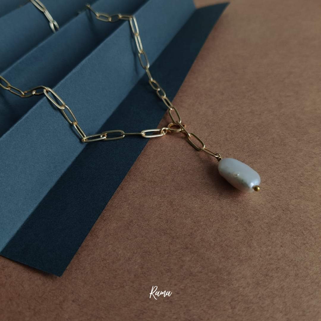 Lariat Baroque Pendant