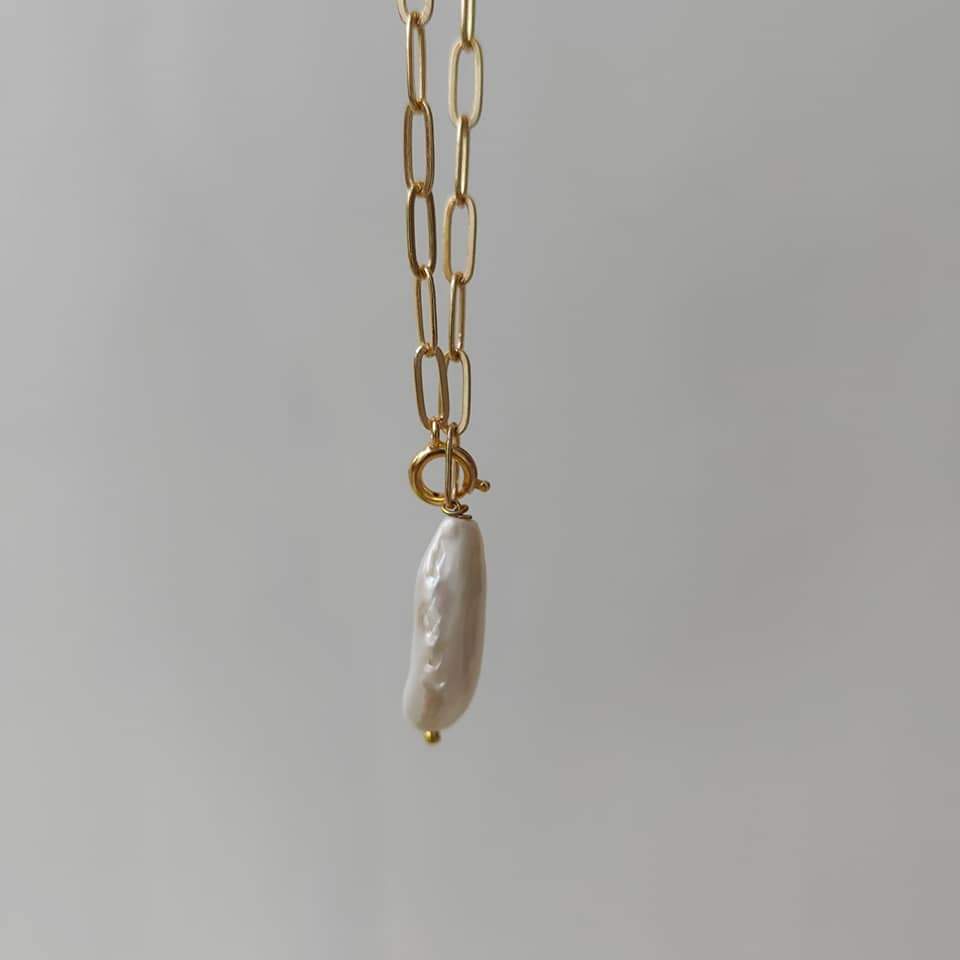 Lariat Baroque Pendant