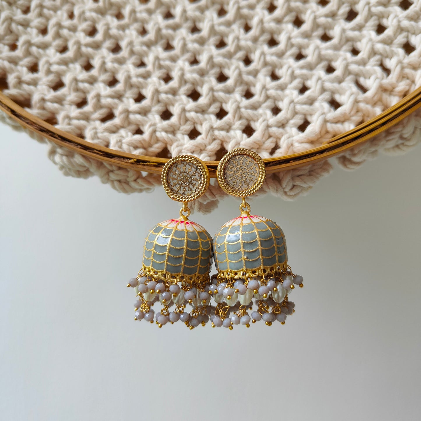 Theva Earrings Round