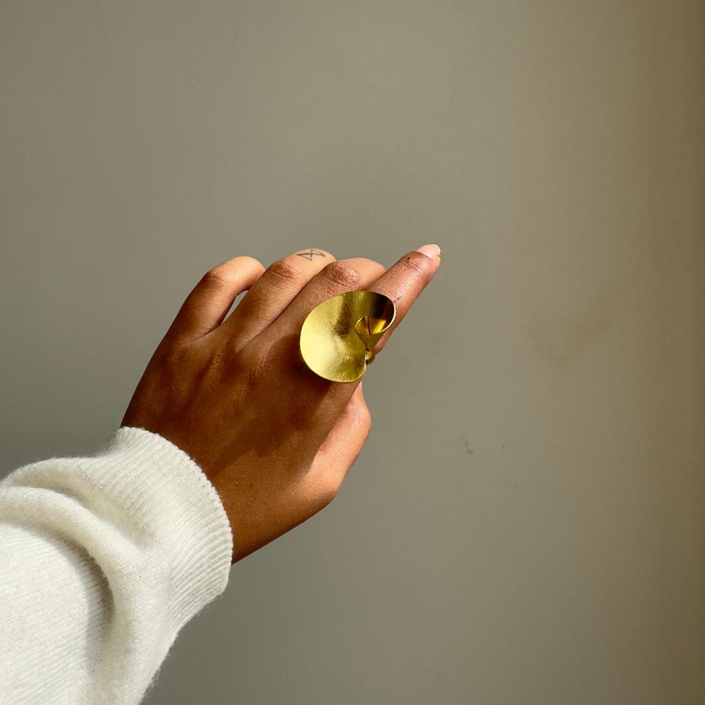 Twirl Adjustable Ring Golden