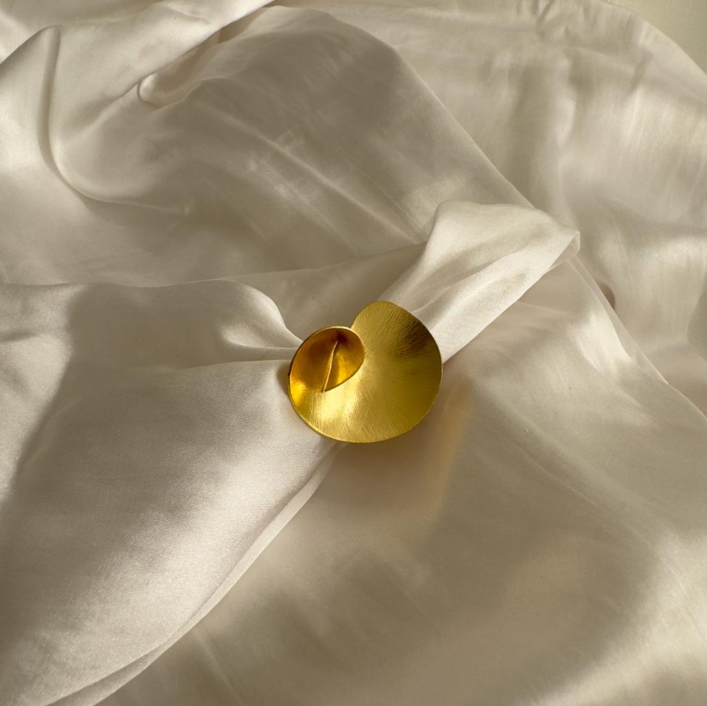Twirl Adjustable Ring Golden
