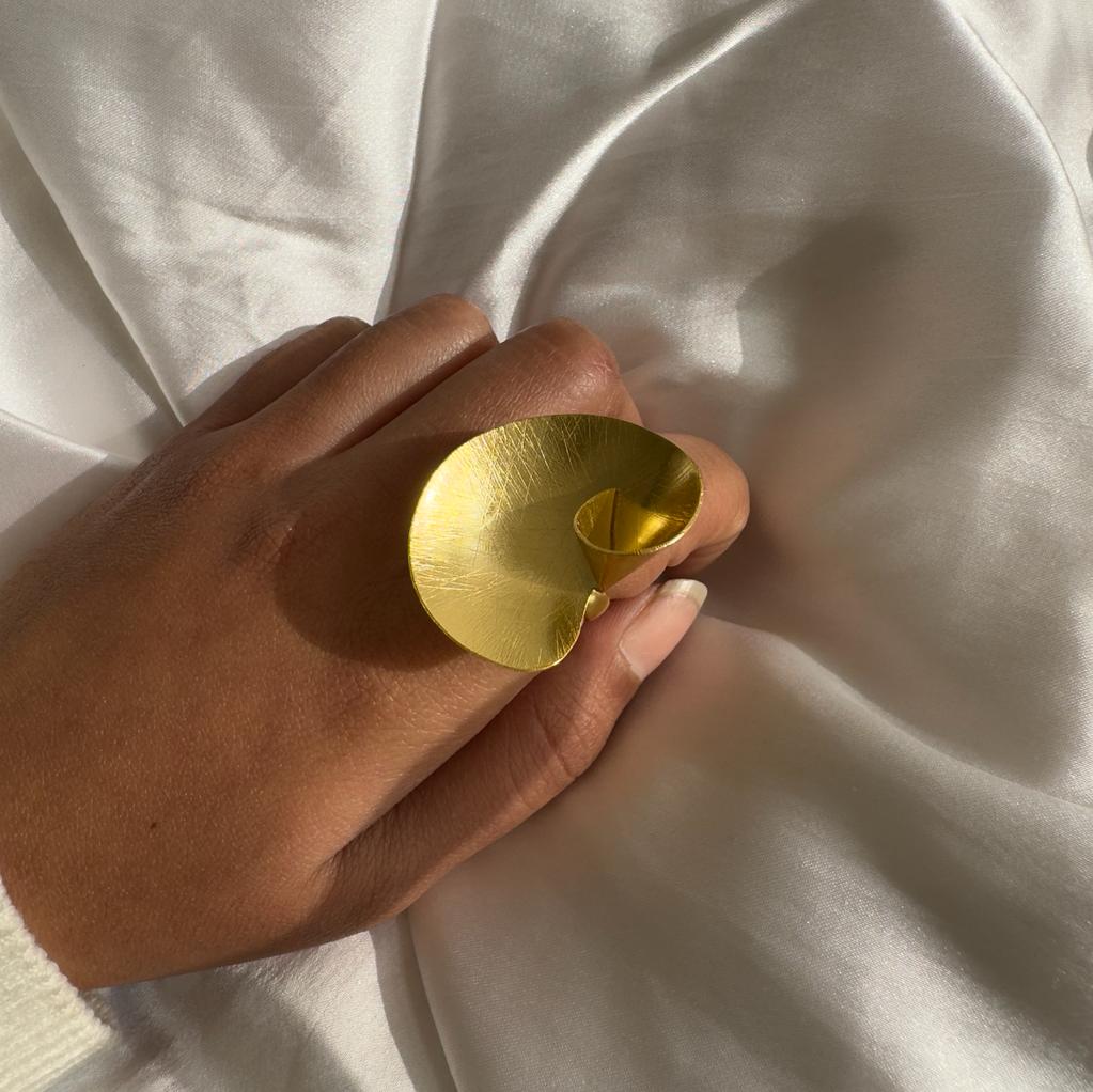 Twirl Adjustable Ring Golden