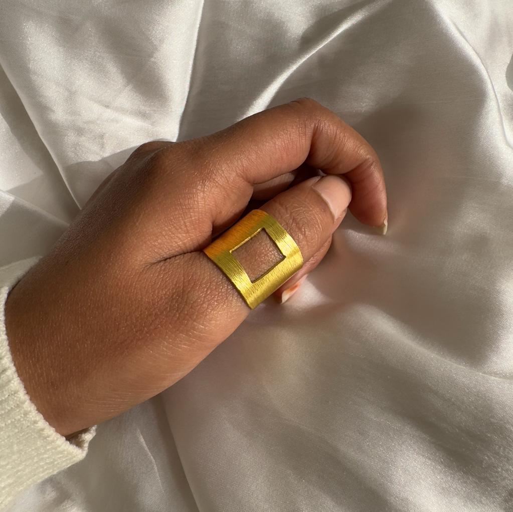 Ditalini Square Adjustable Band Golden