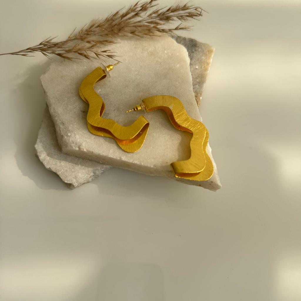 Curvy Tale Earrings