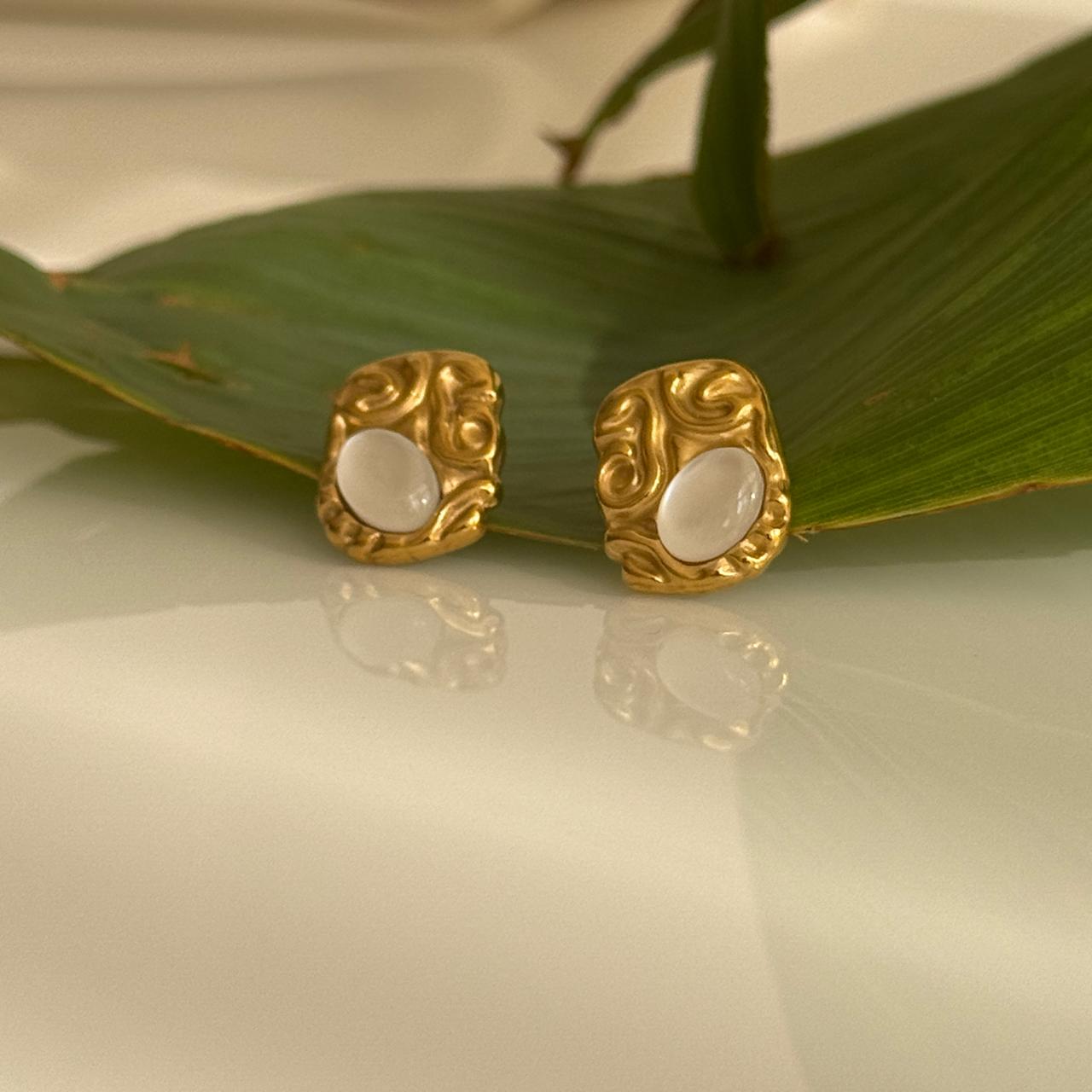 Vivian Studs