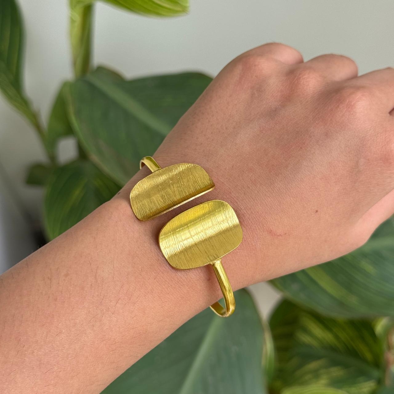 Tora Cuff
