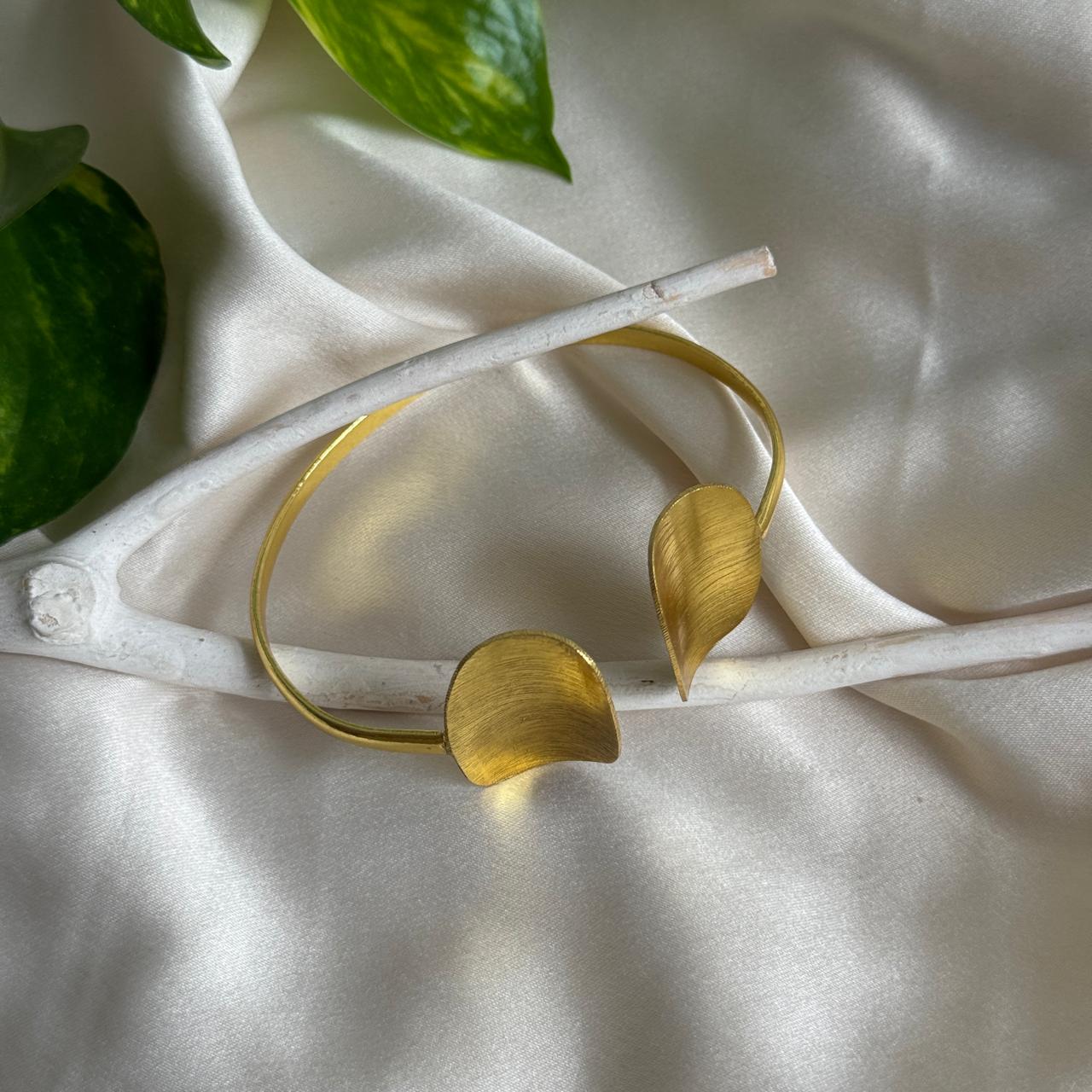 Tora Cuff