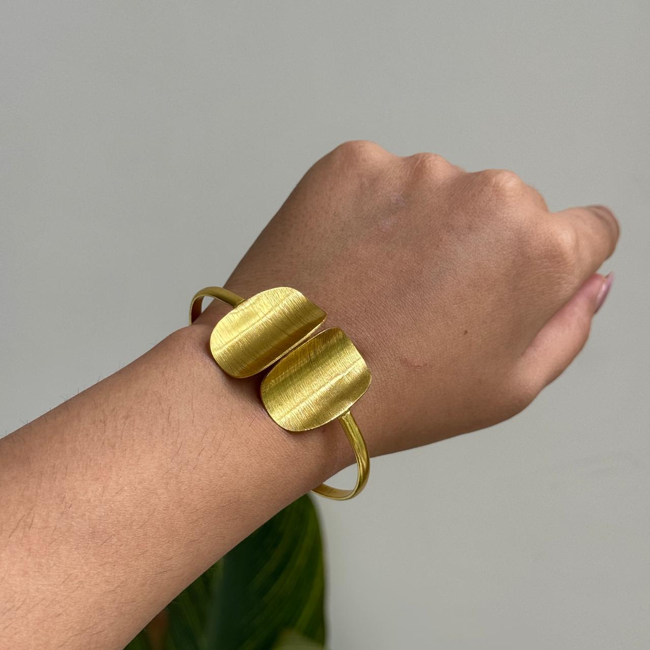Tora Cuff