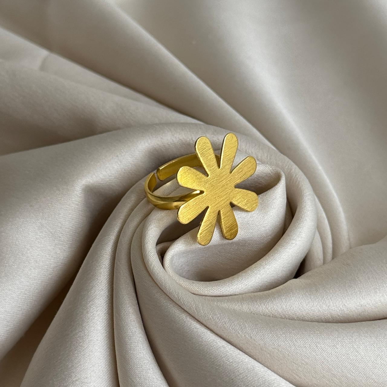 Daisie Adjustable Ring