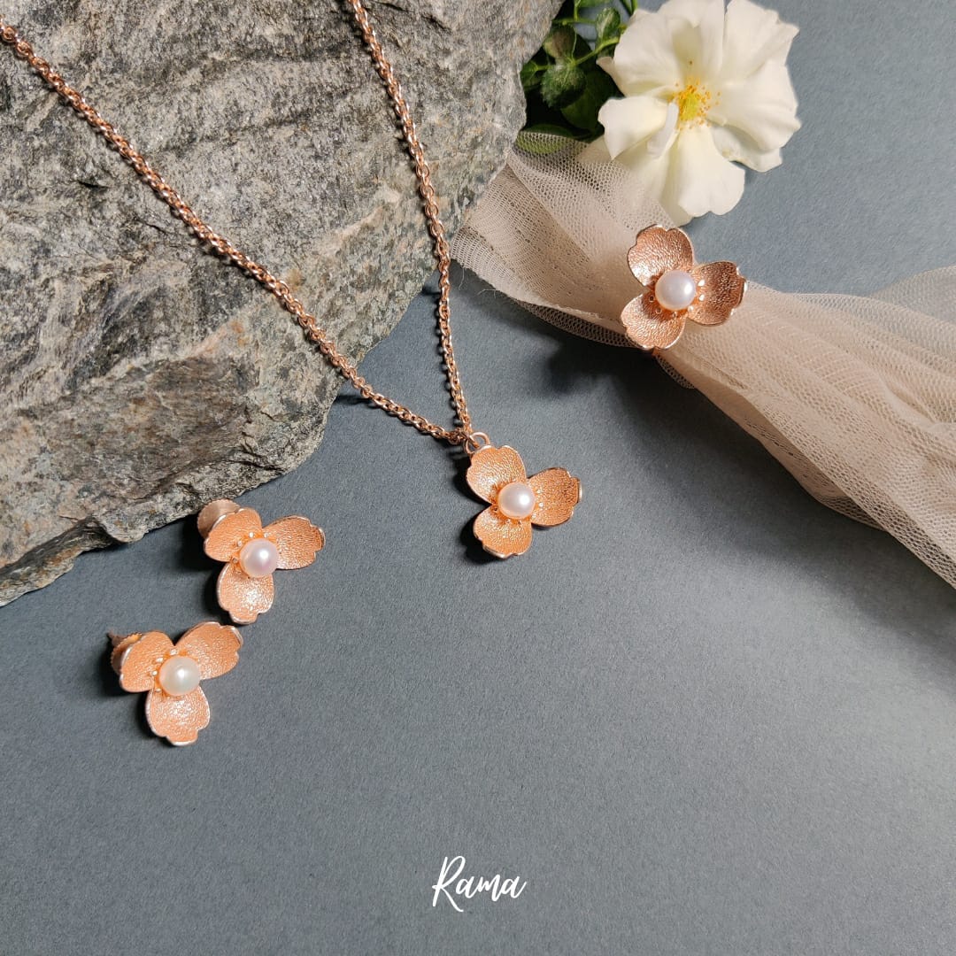 Floret Pendant Set With Ring