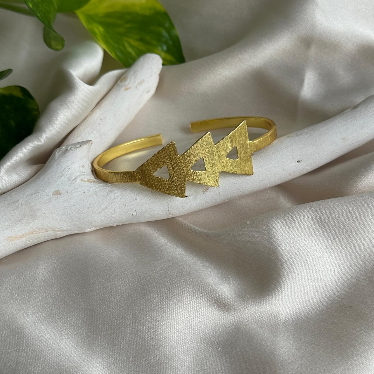 Forward Cuff
