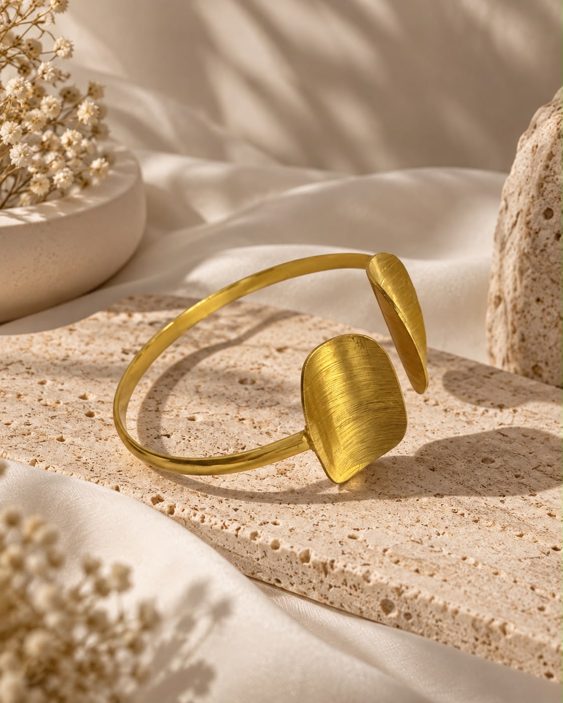 Tora Cuff