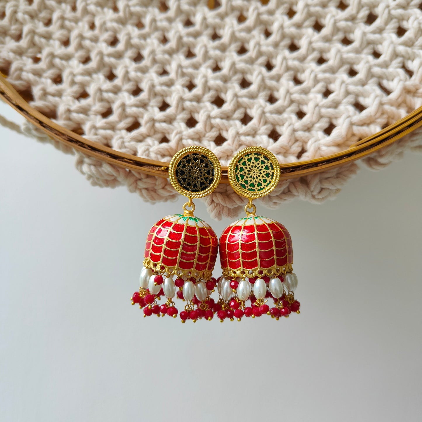 Theva Earrings Round