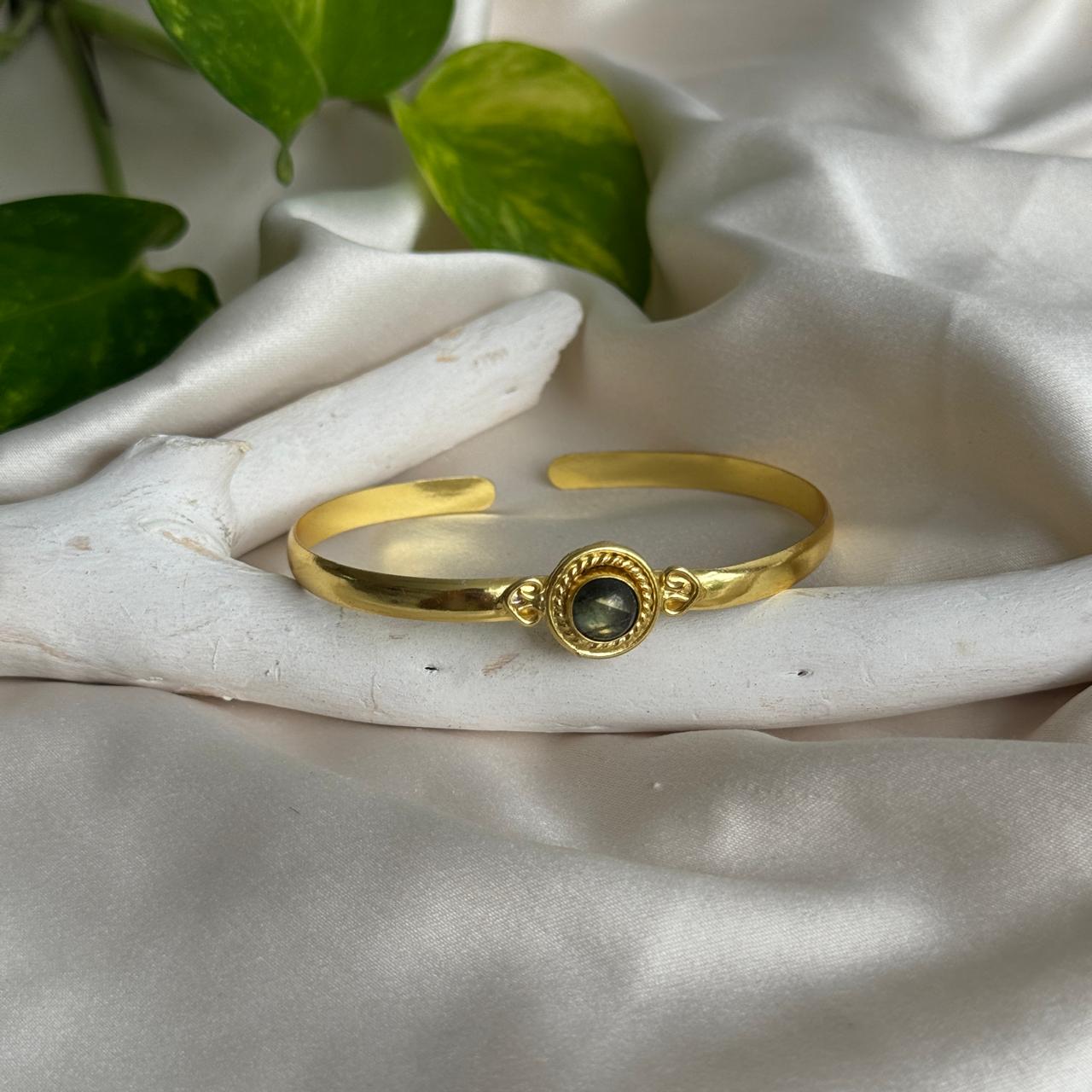 Vintage 3 Cuff