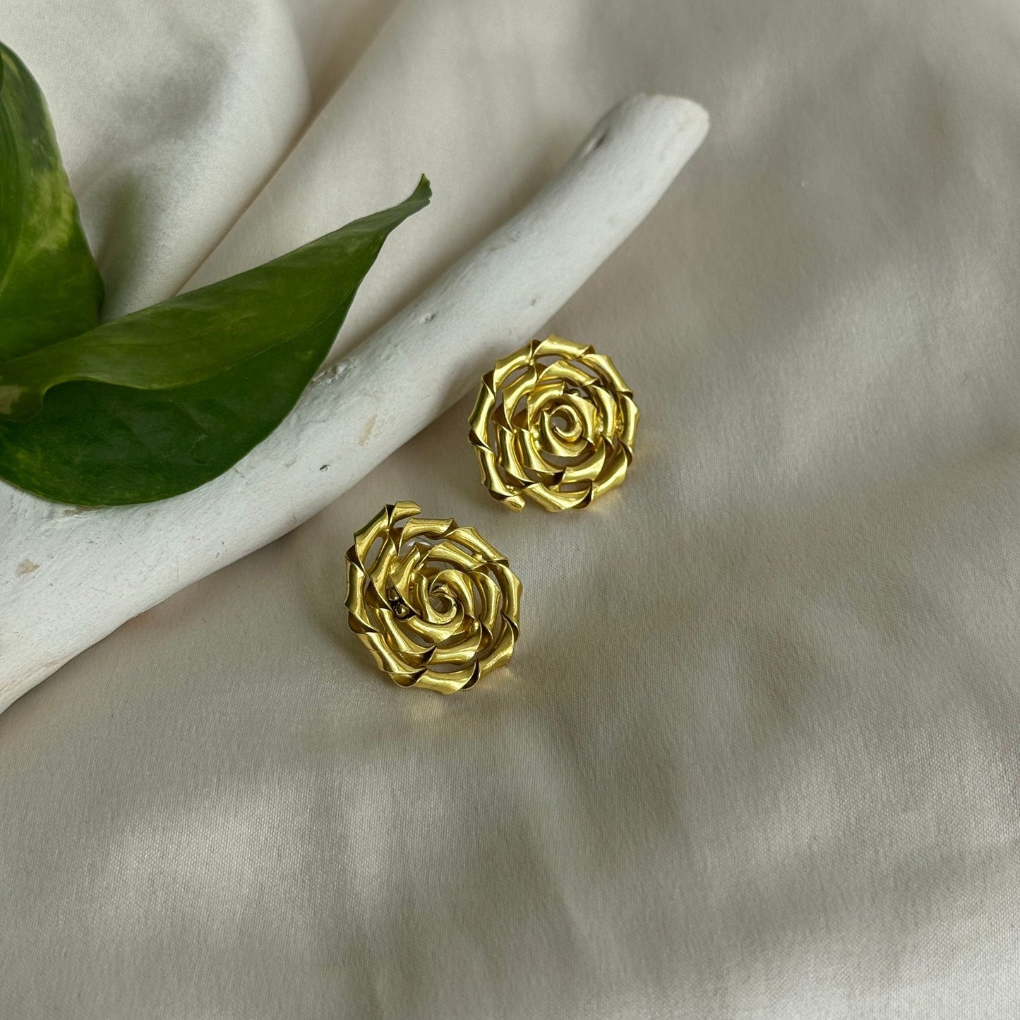 Twistie Studs