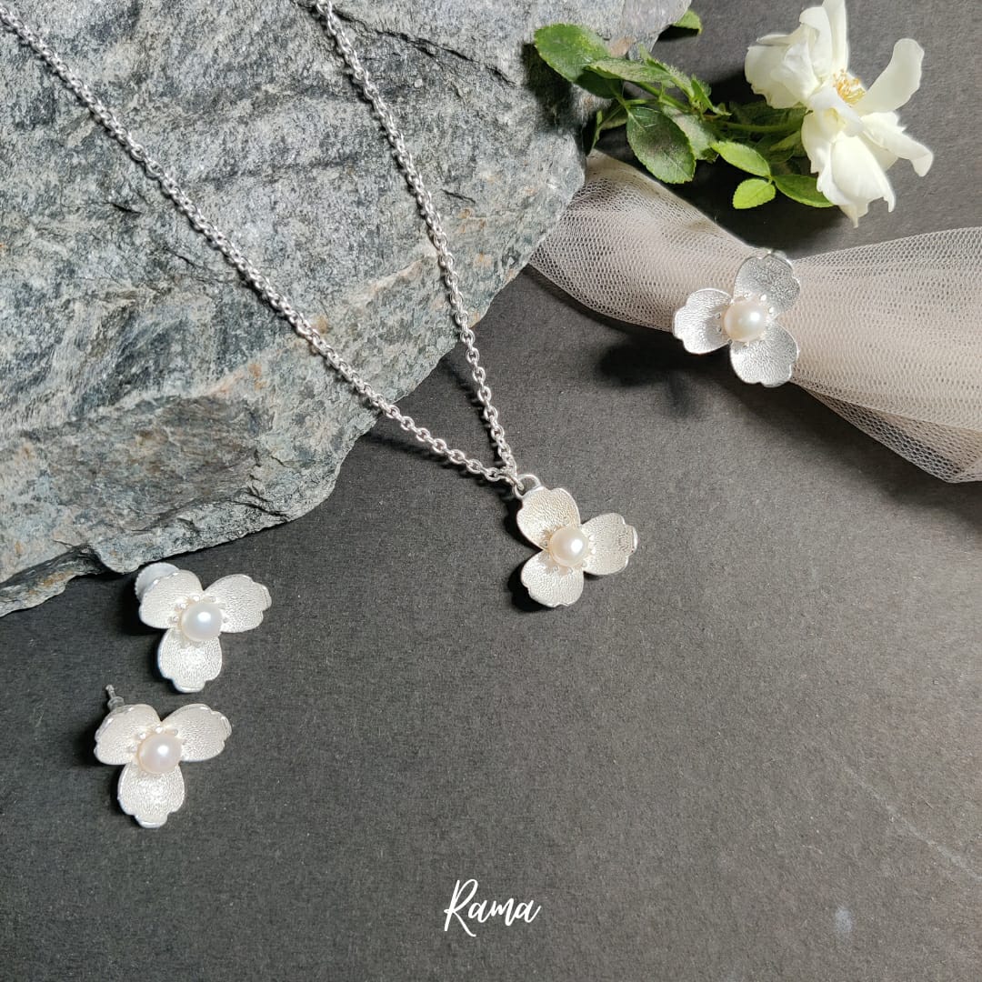 Floret Pendant Set With Ring